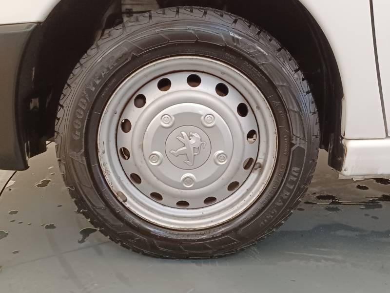 Peugeot Expert - (31) FOURGON TOLE 229 L1H1 1.6 HDI 90 FAP PACK CD CLIM