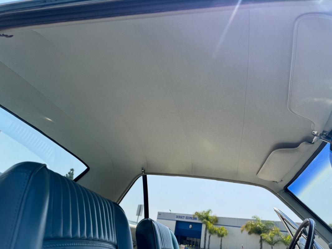 Ford Mustang - COUPE BLEUE TOIT VINYLE BLANC 1965