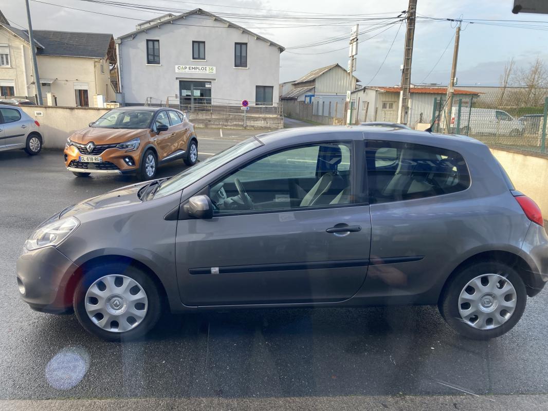 Renault Clio - 1.5 DCI 75 CH ACCESS GARANTIE 6 MOIS / REPRISE POSSIBLE