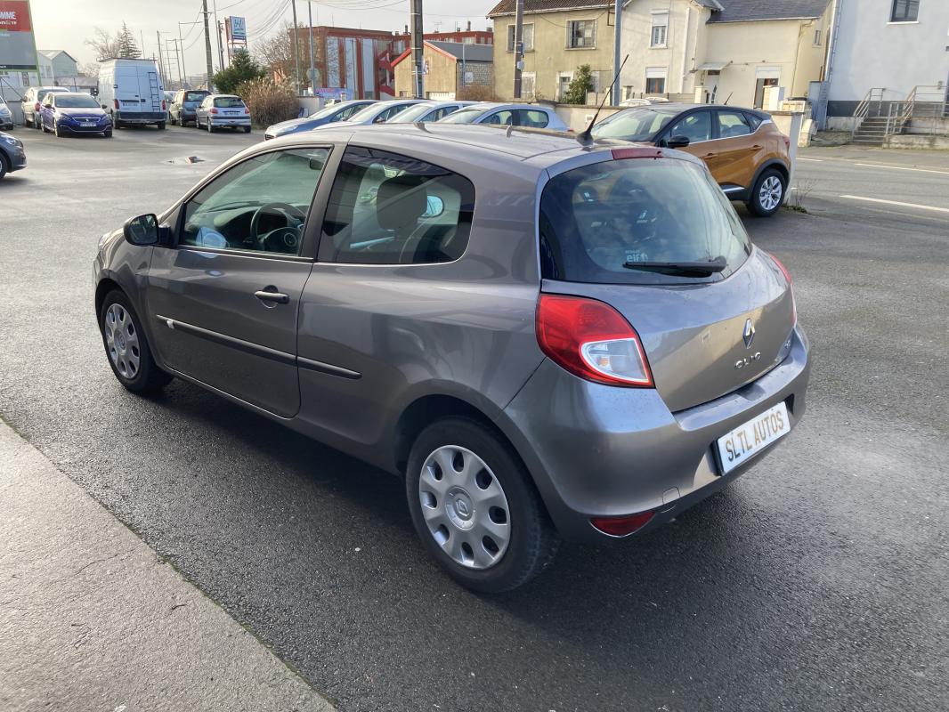 Renault Clio - 1.5 DCI 75 CH ACCESS GARANTIE 6 MOIS / REPRISE POSSIBLE