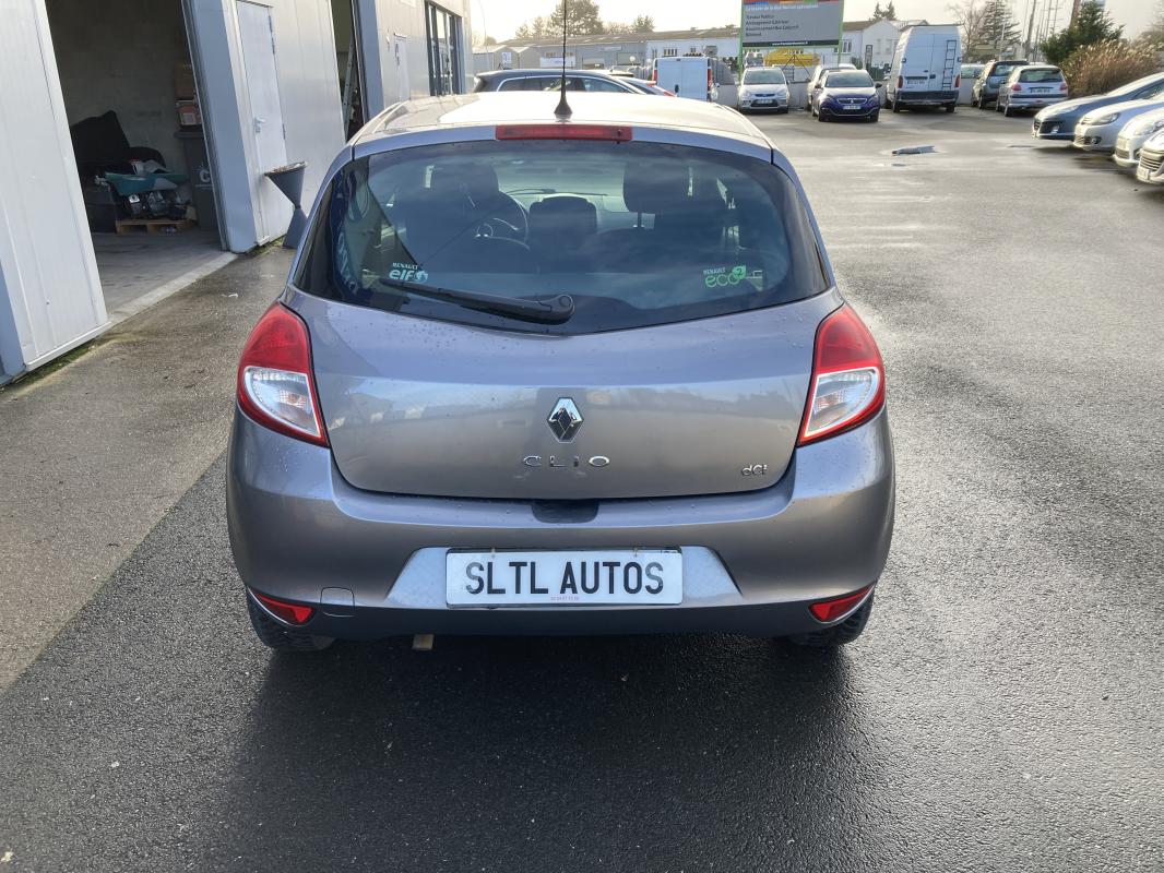 Renault Clio - 1.5 DCI 75 CH ACCESS GARANTIE 6 MOIS / REPRISE POSSIBLE