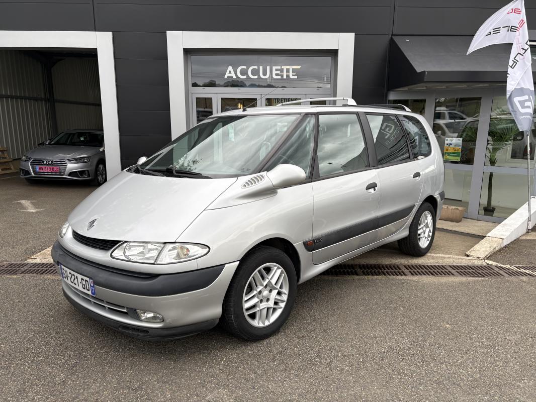 RENAULT ESPACE - PHASE 2 2.2 DCI EXPRESSION 130CV 7PL + ATTELAGE (2002)