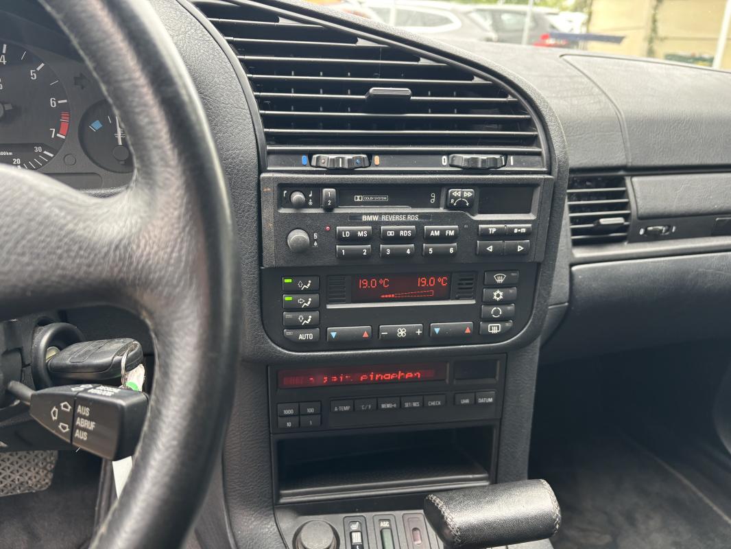 BMW 328 - COUPE E36 PACK M 193CV - A RESTAURER