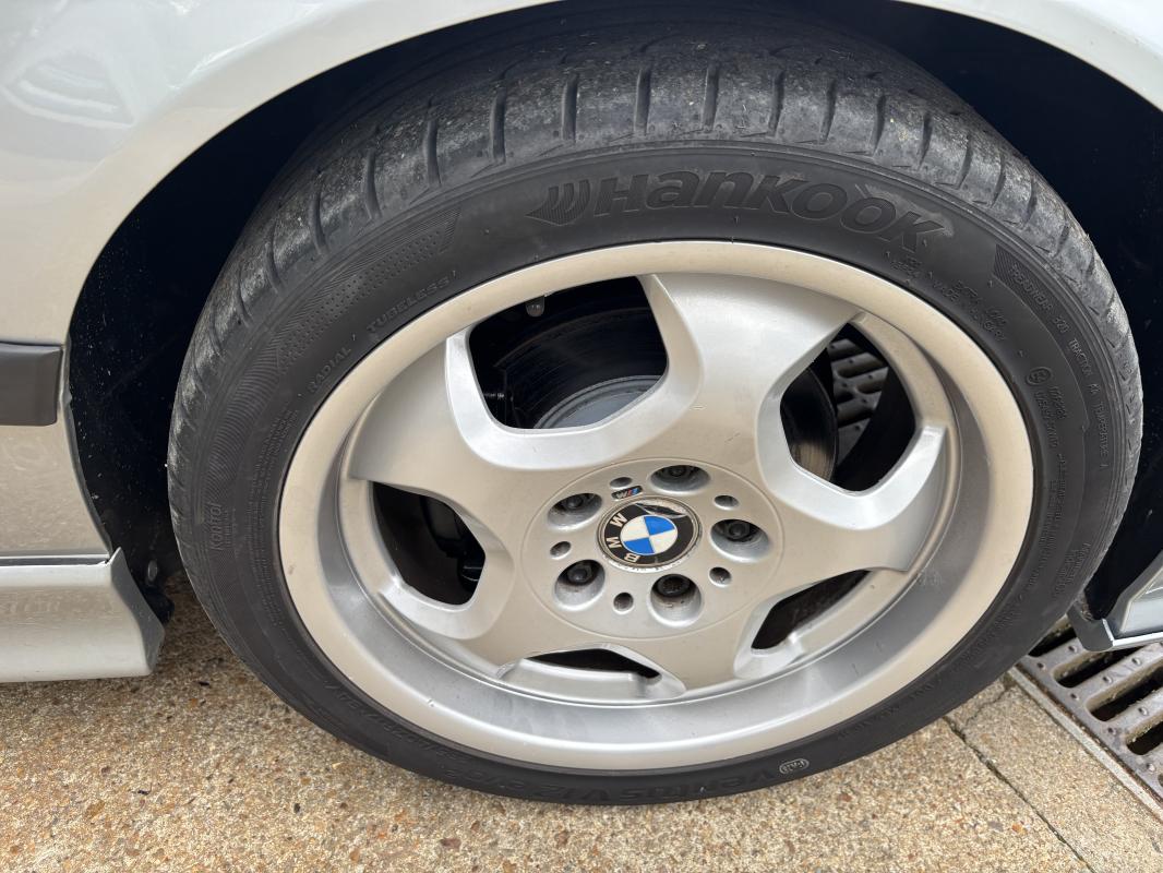 BMW 328 - COUPE E36 PACK M 193CV - A RESTAURER