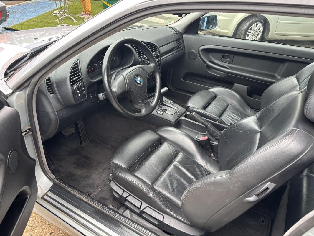BMW 328 - COUPE E36 PACK M 193CV - A RESTAURER