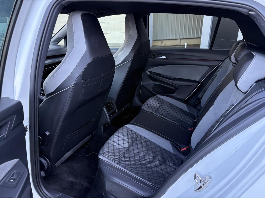 Volkswagen Golf - 2.0L TDI 150 CV R-LINE DSG 7 + ATTELAGE + SIEGE CHAUFFANT ET VOLANT