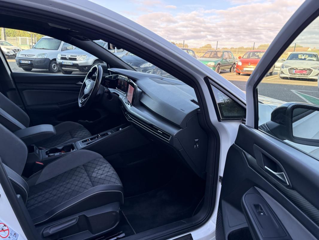 Volkswagen Golf - 2.0L TDI 150 CV R-LINE DSG 7 + ATTELAGE + SIEGE CHAUFFANT ET VOLANT