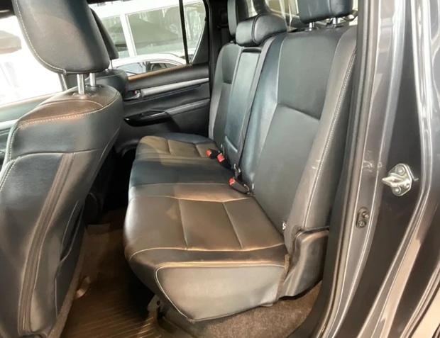 Toyota Hilux - IV 4WD 2.8 D-4D 204 DOUBLE CABINE INVINCIBLE